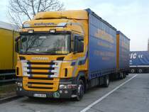 Scania R420 Tandem-Hngerzug von  Schuon  / Ungarn auf der Rastanlage Leipheim an der A8, 18.03.2012