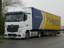 Ein neuer MB Actros 1842 mit Auflieger von Augustin abgestellt in Crailsheim, 05.04.2012