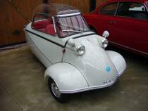 FMR Kabinenroller KR 200. 1957 - 1964. 1-Zylinderzweitaktmotor von Fichtel & Sachs der aus 191 cm Hubraum 10,2 PS leistet. Man beachte das  pfiffige  Nummernschild. Classic Remise Dsseldorf am 06.04.2012.