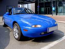 MAZDA-MX5 NA in Laguna Blue Mica Lackierung, welche von 1989 bis 1994 angeboten wurde, und bei Sammlern sehr beliebt ist; 120323