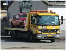 M-B Atego 1224 beladen mit einem Fahrzeug gesehen am 15.03.2012.