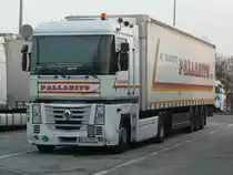 Renault Magnum 500 von  Pallanits  aus �sterreich auf der Rastanlage Leipheim an der A8, 18.03.2012
