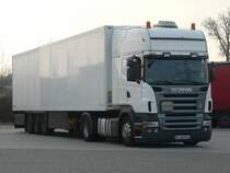 Scania R480 mit K�hlauflieger am Morgen des 18.03.2012 auf dem Rasthof G�nzburg