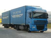 DAF XF 105.410 Tandem-H�ngerzug von  Verwohlt  abgestellt in einem Industriegebiet in Herbrechtingen, 18.03.2012