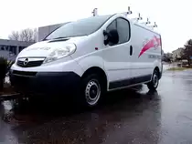 OPEL Transporter dient einem Elektrounternehmen als Servicefahrzeug; 120226