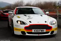 Aston Martin Vantage an einer Tankstelle n�he des N�rburgrings (5.4.12)