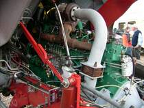 Blick auf den Motor des Volvo F88 beim Treffen in Werdau