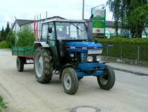 FORD 5610 hat gerade das Lagerhausgelnde mit seinem Einachsanhnger verlassen; 080523