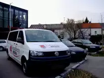 VW-T5;  Vorarlberg-Sport  ist mit einer Mannschaft beim Union-Sportzentrum in Ried eingetroffen; 120324