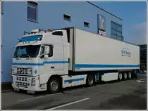 Volvo mit K�hlauflieger aufgenommen am 11.04.2012.