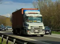 Scania Hauber 114L mit Containersattelauflieger  am 11.04.2012 auf der A4 zwischen Aachen Zentrum und Laurensberg, der letzten Abfahrt vor der Grenze zu den Niederlanden.