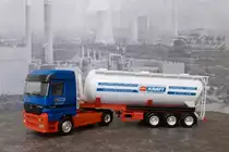 Mercedes Actros LH 1848 mit 42 ccm Silosattelauflieger KARL KRAFT Steinwerke 
Herpa Sondermodell Art.Nr. 262422