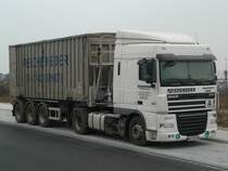 DAF XF 105.460 von  Reicheneder  abgestellt im N�rnberger Hafengebiet, 04.04.2012