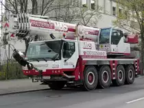 Liebherr Autokran von M&S geparkt in Berlin-Charlottenburg