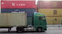 MAN TGX 18.400 Sattelzugmaschine der Konrad Zippel Spedition im Berliner Westhafen