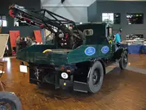 Heckansicht eines Ford BB Abschleppwagens des Jahrganges 1933. Man beachte die schon in der damaligen Zeit typische Doppelbereifung der Hinterachse bei Ford LKW. Classic Remise D�sseldorf am 15.04.2012.