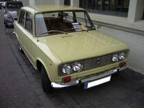 Fiat 124 Special. 1969 - 1974. Der Special sollte die bereits seit 1966 produzierte 124´er Baureihe aufrunden. Fr den Kaufpreis von DM 6.800,00 bekam man ein modernes, flottes Auto mit einem 4-Zylinderreihenmotor, der aus 1.427 cm Hubraum 70 PS leistet. Der abgelichtete 124 Special wurde erstmals im Juli 1969 zugelassen und vom jetzigen Besitzer aus erster Hand gekauft. DANKE FR DIE ERGNZENDEN INFORMATIONEN DES BESITZERS! Besucherparkplatz der Classic Remise Dsseldorf am 15.04.2012.