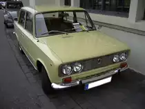Fiat 124 Special. 1969 - 1974. Der Special sollte die bereits seit 1966 produzierte 124´er Baureihe aufrunden. F�r den Kaufpreis von DM 6.800,00 bekam man ein modernes, flottes Auto mit einem 4-Zylinderreihenmotor, der aus 1.427 cm� Hubraum 70 PS leistet. Der abgelichtete 124 Special wurde erstmals im Juli 1969 zugelassen und vom jetzigen Besitzer aus erster Hand gekauft. DANKE F�R DIE ERG�NZENDEN INFORMATIONEN DES BESITZERS! Besucherparkplatz der Classic Remise D�sseldorf am 15.04.2012.