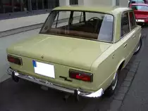 Heckansicht eines Fiat 124 Special. 1969 - 1974. Besucherparkplatz der Classic Remise D�sseldorf am 15.04.2012.