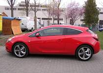 Opel Astra  J  GTC, fotografiert am 31.03.2012, Besucherparkplatz, Tuning Show.