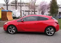 Opel Astra  J  GTC, fotografiert am 31.03.2012, Besucherparkplatz, Tuning Show.