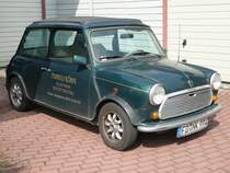 Mini alte Bauform, mit Werbung eines Bestattungsunternehmens, gesehen in 36100 Petersberg-Marbach, im Mai 2008