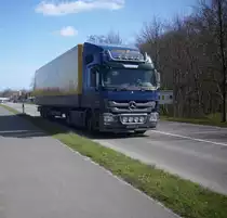 Mercedes Sattelzug in Sassnitz am 16.04.2012