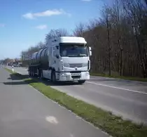Renault Siloauflieger in Sassnitz am 16.04.2012