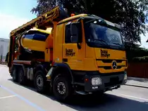 ACTROS-4141 Betonmischer mit Abzugsf�rderband am Weg zu einer Baustelle; 110610