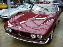 Iso Grifo. 1964 - 1974. Bis 1972 wurde der Iso Grifo von Chevrolet Motoren mit 5.4l und 5.8l Hubraum angetrieben. Danach wurde auf Ford Motoren mit 5.8l Hubraum umgestellt. Der abgelichtete Iso Grifo stammt von 1967. Insgesamt wurden 412 Einheiten hergestellt. Classic Remise Dsseldorf am 15.04.2012.