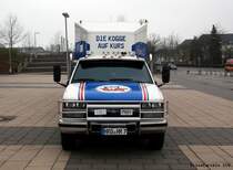 Chevrolet Pickup mit Auflieger-Anhnger des FC Hansa Rostock fr den Fanartikel-Verkauf, vor der DKB-Arena am 13.4.2012, Frontansicht