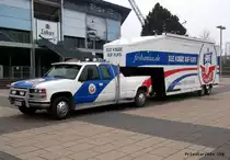 Chevrolet Pickup mit Auflieger-Anh�nger des FC Hansa Rostock f�r den Fanartikel-Verkauf, vor der DKB-Arena am 13.4.2012, Ansicht links