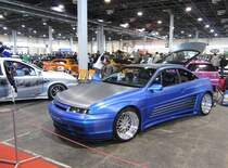 Opel Calibra mit  Ferrari Testarossa Streifen  an der Seite. Foto: Carstyling Tuning Show 2012.