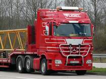 Diese schne MB Actros (6x2) Zugmaschine der Spedition Vgel aus sterreich verdient es nochmal extra abgelichtet zu werden. Rastanlage Ellwanger Berge, 06.04.2012