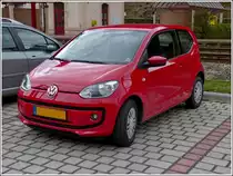 VW UP fotografiert auf einem Parkplatz am 16.04.2012.