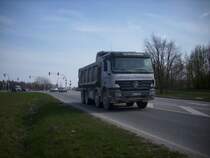 Mercedes-Benz Kipper in Sassnitz am 18.04.2012