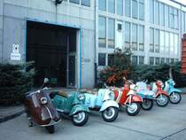 Von links nach rechts .Alle in der ehem. DDR im Alltag gefahrenen Roller .               1. Pitty 2. Wiesel 3. Berliner 4.Troll 
                       5. Cezeta 6. Manet 7. Tatran  