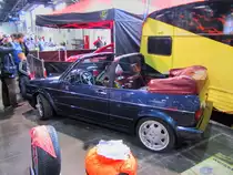VW Golf Cabrio ist fertig zum picknicken. Foto wurde auf dem Carstyling Tuning Show 2012 gemacht.