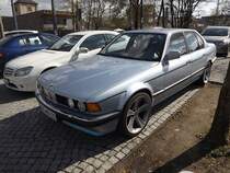BMW 735i am 17.04.2012 auf dem Parkplatz vor dem Chemnitzer Hauptbahnhof.
