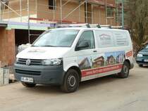 VW T5 von  Hartmann-Holzbau  steht auf einer Baustelle in 36100 Petersberg-Marbach, April 2012