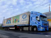 RENAULT-450 mit kreativ bemalten Plane eines verl�ngerbaren Aufliegers; 120421