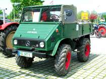 UNIMOG; Bj. 1957 mit 30PS  ist soeben am Oldtimertreffen in Pfarrkirchen eingetroffen; 080524