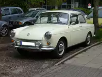 VW Typ 3 1600L. 1966 - 1973. Der Typ sollte das Aufsteigerauto fr die Kferfahrer sein. Meines Erachtens passen die vorderen Blinker und die Radkappen allerdings nicht zum 1600L. Essen-Kettwig am 01.05.2012.