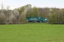 Mercedes Benz Axor der Firma Sachsentrans. Die Besonderheit ist, das die Auflieger mittels Rollbnder Be-und Entladen werden und mindestens 15 dieser LKW der Firma Sachsentrans zwischen der BMG (Baugruppen und Modulmontage Glauchau) und VW Mosel, bei Zwickau pendeln.25.04.2012