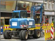 Dsseldorf, U-Bahn-Projekt Wehrhahnlinie, knftiger Haltepunkt Benrather Strae, 27.04.2008: Ein Terex-Mobilbagger vom Typ TW85, eingesetzt von der Dsseldorfer Baufirma Otto Bach.