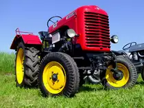 STEYR182; Baujahr 1959; wurde aufgrund der roten Lackierung gerne auch als 
 36PS Exportmodell  bezeichnet; 110821