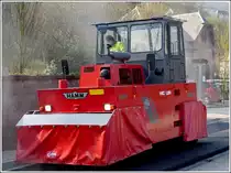 Der neue Straenbelag wurde unter anderem mit dieser Hamm GRW 15 Radwalze fest gerollt.  28.04.2012