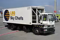 Iveco Frachtverladefahrzeug am Frankfurter Flughafen - 14.04.2012