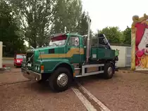 Volvo N 1020 eines Berliner Schaustellers steht am 03.05.2012 auf dem Chemnitzer Hartmannplatz.