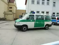 VW T4 der Bundespolizei steht vor dem Bahnhof in Gera; Mai 2012